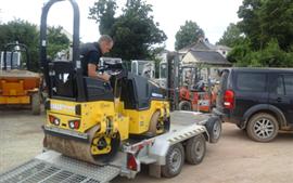 Tim Baker chooses Bomag roller with economizer